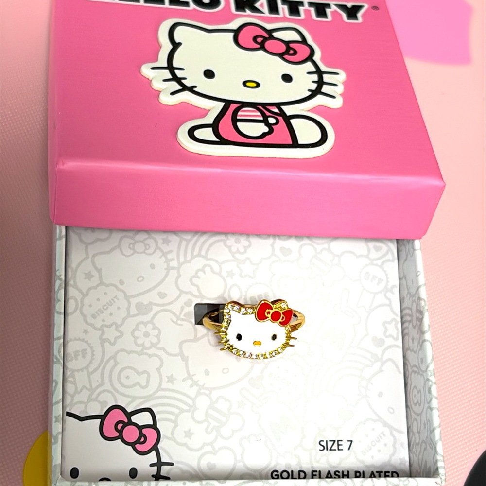 Hello kitty ring